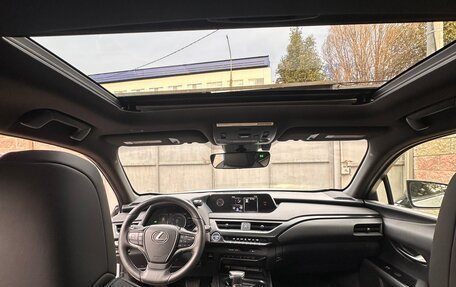 Lexus UX I, 2019 год, 3 000 000 рублей, 5 фотография