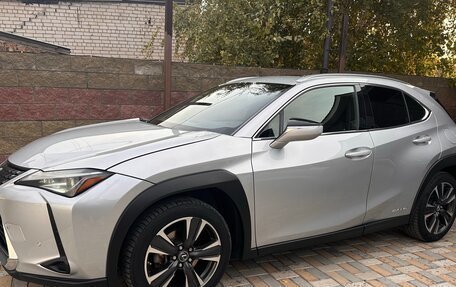 Lexus UX I, 2019 год, 3 000 000 рублей, 9 фотография