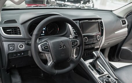 Mitsubishi Pajero Sport III рестайлинг, 2018 год, 2 399 000 рублей, 9 фотография