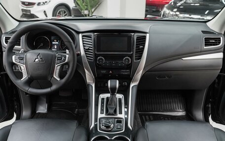 Mitsubishi Pajero Sport III рестайлинг, 2018 год, 2 399 000 рублей, 10 фотография