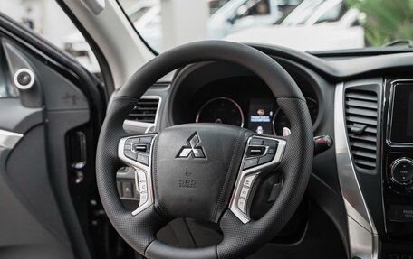 Mitsubishi Pajero Sport III рестайлинг, 2018 год, 2 399 000 рублей, 11 фотография