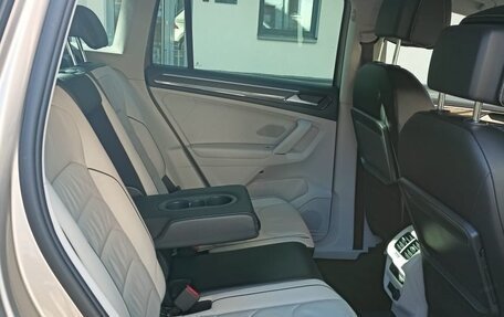 Volkswagen Tiguan II, 2017 год, 2 389 000 рублей, 14 фотография