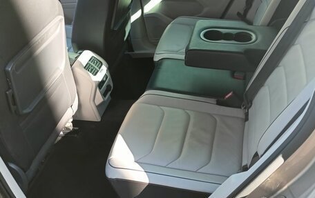 Volkswagen Tiguan II, 2017 год, 2 389 000 рублей, 13 фотография