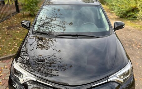Toyota RAV4, 2018 год, 3 000 000 рублей, 2 фотография