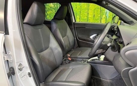 Toyota Yaris Cross, 2022 год, 1 595 000 рублей, 6 фотография