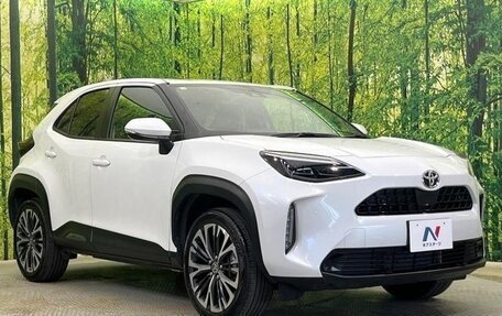 Toyota Yaris Cross, 2022 год, 1 595 000 рублей, 2 фотография