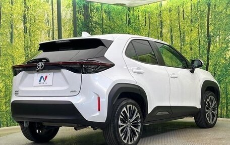 Toyota Yaris Cross, 2022 год, 1 595 000 рублей, 3 фотография