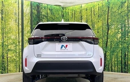 Toyota Yaris Cross, 2022 год, 1 595 000 рублей, 5 фотография