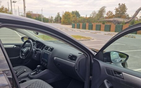 Volkswagen Jetta VI, 2015 год, 950 000 рублей, 3 фотография