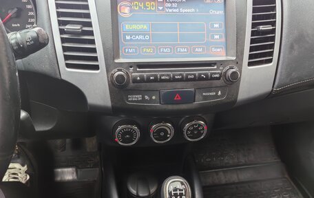 Mitsubishi Outlander III рестайлинг 3, 2011 год, 1 100 000 рублей, 9 фотография