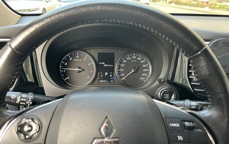 Mitsubishi Outlander III рестайлинг 3, 2018 год, 2 000 000 рублей, 7 фотография