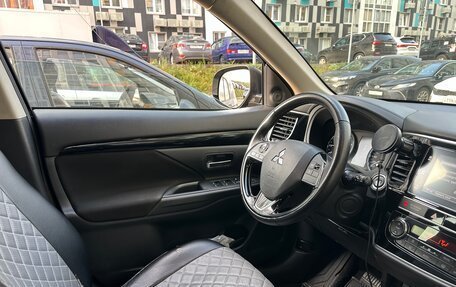 Mitsubishi Outlander III рестайлинг 3, 2018 год, 2 000 000 рублей, 8 фотография