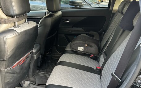Mitsubishi Outlander III рестайлинг 3, 2018 год, 2 000 000 рублей, 10 фотография