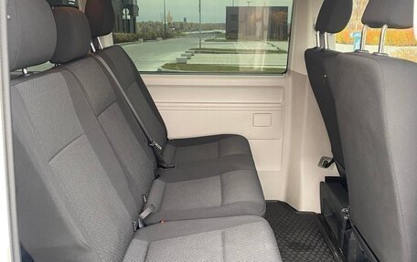 Volkswagen Caravelle T6 рестайлинг, 2017 год, 2 130 000 рублей, 8 фотография