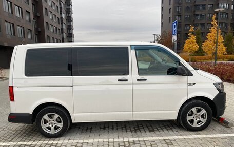 Volkswagen Caravelle T6 рестайлинг, 2017 год, 2 130 000 рублей, 13 фотография