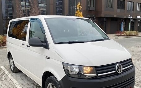 Volkswagen Caravelle T6 рестайлинг, 2017 год, 2 130 000 рублей, 4 фотография