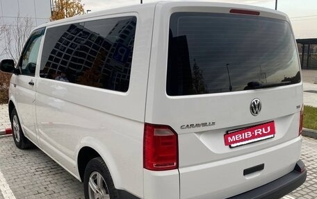 Volkswagen Caravelle T6 рестайлинг, 2017 год, 2 130 000 рублей, 5 фотография