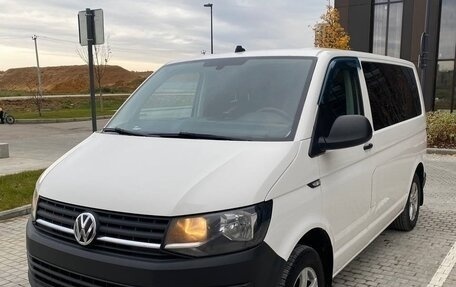 Volkswagen Caravelle T6 рестайлинг, 2017 год, 2 130 000 рублей, 7 фотография