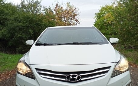 Hyundai Solaris II рестайлинг, 2014 год, 850 000 рублей, 2 фотография
