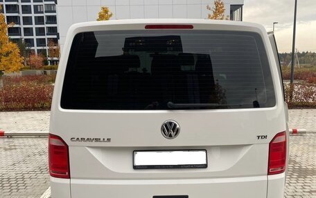 Volkswagen Caravelle T6 рестайлинг, 2017 год, 2 130 000 рублей, 10 фотография
