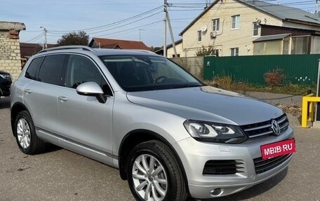 Volkswagen Touareg III, 2011 год, 1 699 000 рублей, 2 фотография