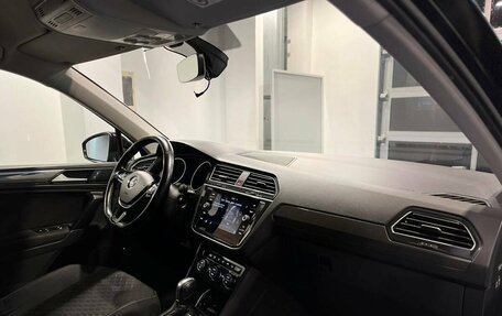 Volkswagen Tiguan II, 2018 год, 2 140 000 рублей, 12 фотография