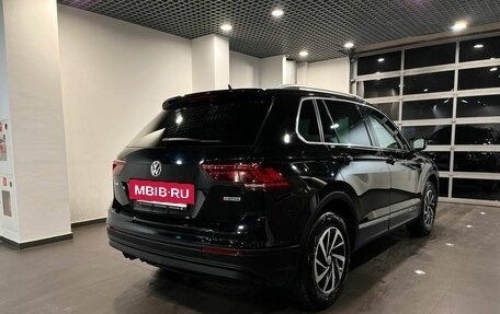 Volkswagen Tiguan II, 2018 год, 2 140 000 рублей, 3 фотография