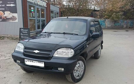 Chevrolet Niva I рестайлинг, 2005 год, 285 000 рублей, 1 фотография