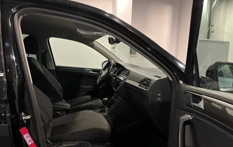 Volkswagen Tiguan II, 2018 год, 2 140 000 рублей, 29 фотография
