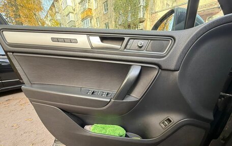 Volkswagen Touareg III, 2012 год, 1 995 000 рублей, 4 фотография