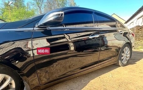 Hyundai Sonata VI, 2011 год, 1 050 000 рублей, 2 фотография