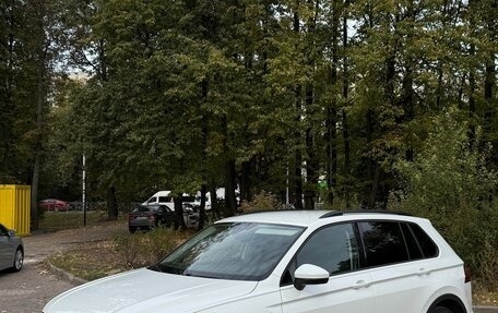 Volkswagen Tiguan II, 2019 год, 2 800 000 рублей, 1 фотография