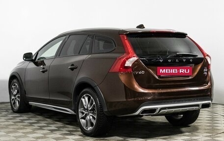 Volvo V60 Cross Country II, 2016 год, 2 199 000 рублей, 7 фотография