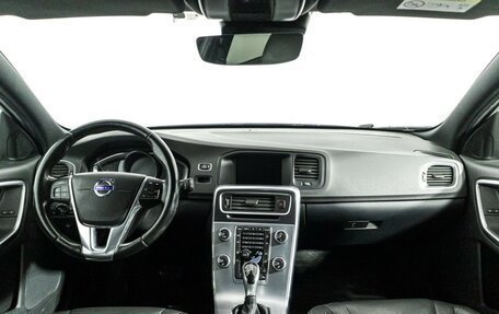 Volvo V60 Cross Country II, 2016 год, 2 199 000 рублей, 13 фотография