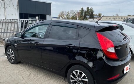 Hyundai Solaris II рестайлинг, 2015 год, 1 300 000 рублей, 2 фотография