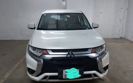 Mitsubishi Outlander III рестайлинг 3, 2022 год, 2 450 000 рублей, 8 фотография