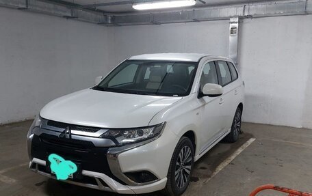 Mitsubishi Outlander III рестайлинг 3, 2022 год, 2 450 000 рублей, 9 фотография