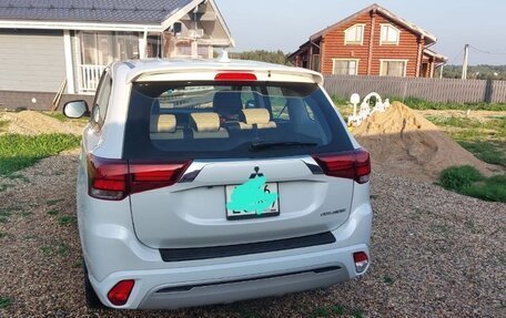 Mitsubishi Outlander III рестайлинг 3, 2022 год, 2 450 000 рублей, 6 фотография