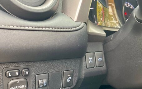 Toyota RAV4, 2017 год, 1 920 000 рублей, 11 фотография