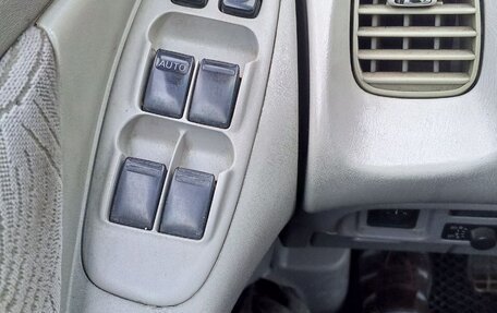 Nissan Almera Tino i, 2001 год, 230 000 рублей, 4 фотография
