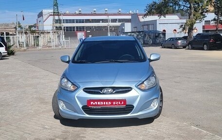 Hyundai Solaris II рестайлинг, 2012 год, 880 000 рублей, 1 фотография