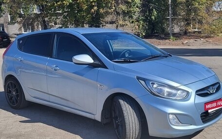 Hyundai Solaris II рестайлинг, 2012 год, 880 000 рублей, 3 фотография