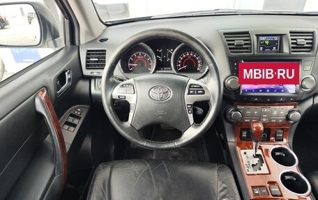 Toyota Highlander III, 2011 год, 1 649 000 рублей, 6 фотография