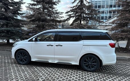 KIA Carnival III, 2018 год, 3 200 000 рублей, 2 фотография