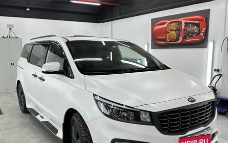 KIA Carnival III, 2018 год, 3 200 000 рублей, 4 фотография