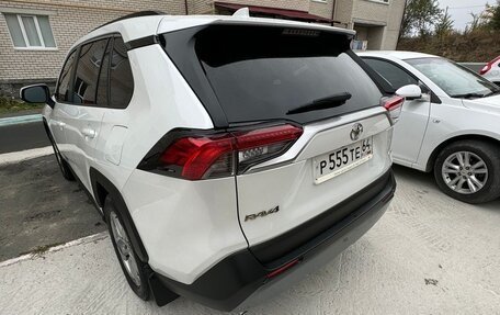 Toyota RAV4, 2021 год, 3 900 000 рублей, 5 фотография
