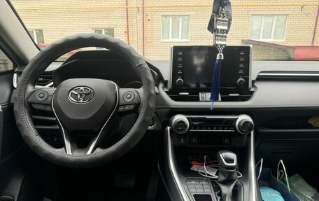 Toyota RAV4, 2021 год, 3 900 000 рублей, 2 фотография