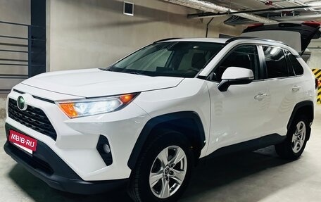 Toyota RAV4, 2019 год, 2 800 000 рублей, 2 фотография