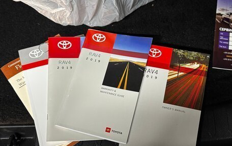 Toyota RAV4, 2019 год, 2 800 000 рублей, 12 фотография