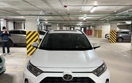 Toyota RAV4, 2019 год, 2 800 000 рублей, 15 фотография